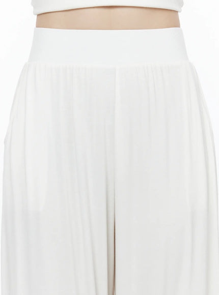 Shirred Boat Neck Tee and Sweatpants Set IU525 White close-up detail on model showing high-rise elastic waistband and soft gathered fabric of sweatpants