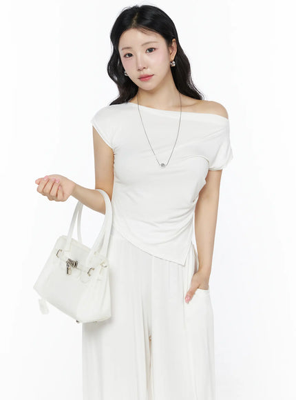 LEWKIN Shirred Boat Neck Tee and Sweatpants Set IU525 White S/M front shot on model holding white tote bag, asymmetric off-shoulder ruched top with cap sleeve