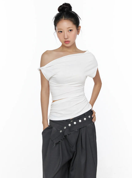 Shirred Slit Off-Shoulder Tee CL510 in White, size S/M
