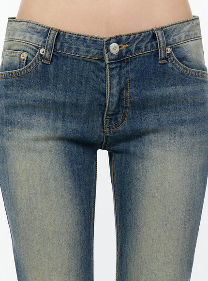 Simi Vintage Washed Capri Jeans IU524 Dark blue close-up front detail of low-rise waistband, silver button, contrast amber stitching, and faded wash texture