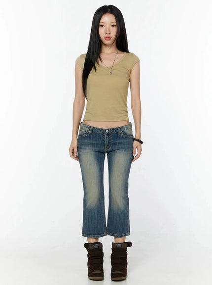 Simi Vintage Washed Capri Jeans IU524 Dark blue full-body front shot on model standing straight, paired with beige crop top and wedge sneakers, relaxed pose