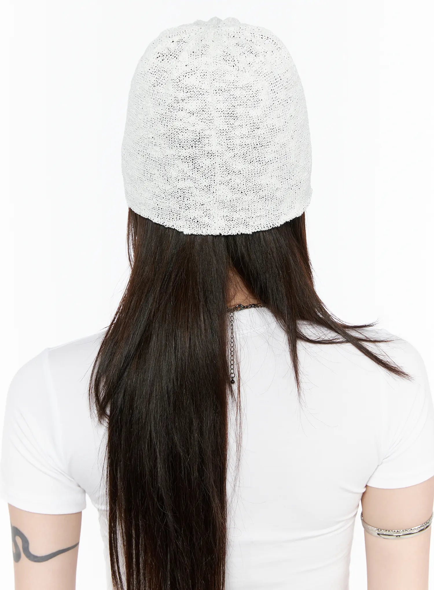 Slab Star Beanie IL503 White back view on model, plain open-knit white cap showing clean finish and fit, worn with white T-shirt