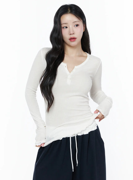 Slim-Fit Henly Neck Long Sleeve Tee IU525 in White, size S/M
