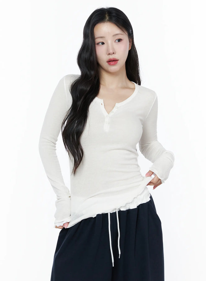 Slim-Fit Henly Neck Long Sleeve Tee IU525 in White, size S/M