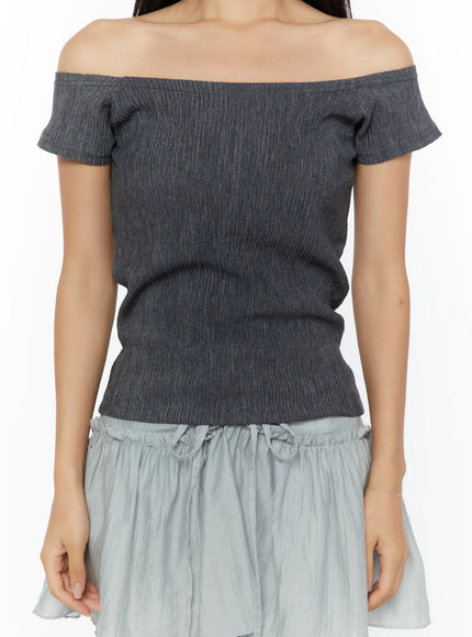 Slim Fit Off-Shoulder Tee CU526 Dark gray close-up front model shot highlighting off-shoulder neckline, ribbed knit texture and fitted waist detail