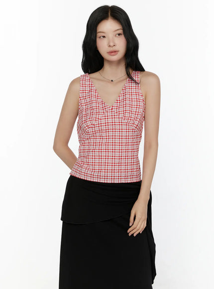 Slim Fit Plaid Sleeveless Top CL520 Red close-up front shot on model showing V-neckline bustier seam detail and gingham check fabric texture