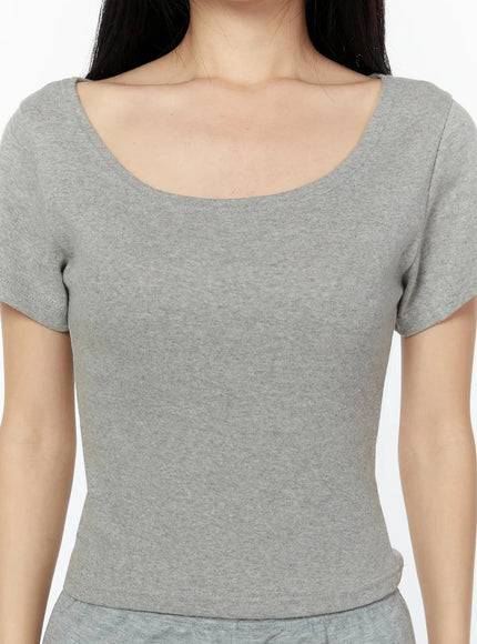 Slim U-Neck Short Sleeve Tee IU524 Gray close-up front detail shot on model highlighting wide scoop U-neckline and ribbed cotton-blend texture