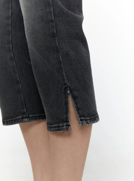 Slit Detail Capri Jeans CL521 washed black close-up detail of hem side slit opening and double-stitched raw edge cropped leg