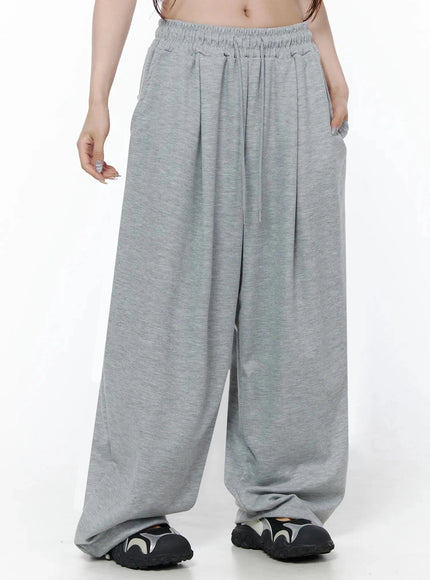 Star Graphic Wide Leg Sweatpants IL506 Gray front close-up on model showing elastic drawstring waist and voluminous wide leg in marl cotton