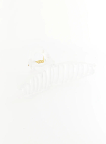 Stella Litter Hair Clip IL503 clear overhead flat-lay shot showing fully transparent claw body with ribbed teeth and gold spring hinge from above