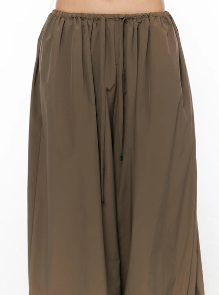 String Detail Parachute Pants CU524 Brown close-up detail of elastic drawstring waistband and gathered nylon fabric texture