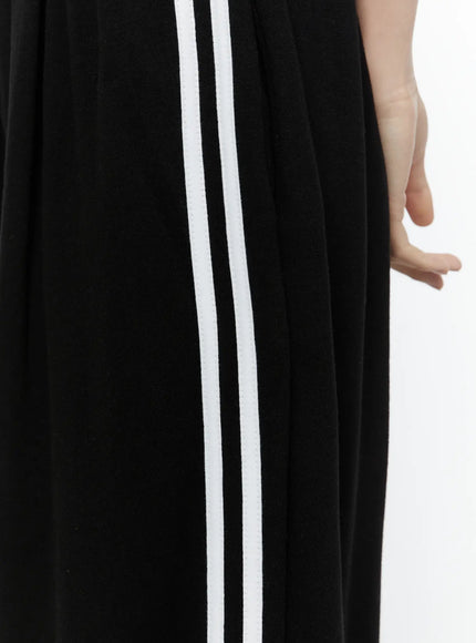 Stripe Detail Sweatpants IL506 Black close-up detail shot on model, white double side stripe texture and fabric drape on wide-leg sweatpants