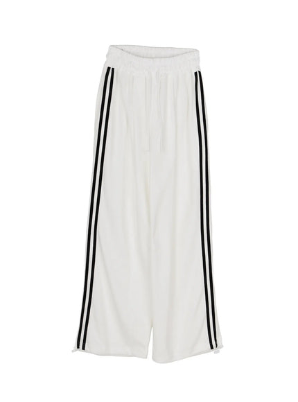 Stripe Detail Sweatpants IL506 in White, size S/M