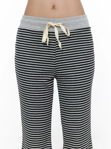 Striped Sweatpants CL513 black-gray close-up detail of gray drawstring waistband and ribbed stripe fabric texture on model
