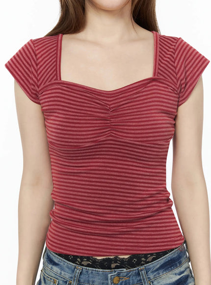 Striped Sweetheart Top IL502 Dark red S/M close-up front shot on model highlighting sweetheart neckline ruching, square strap detail, and horizontal stripe texture