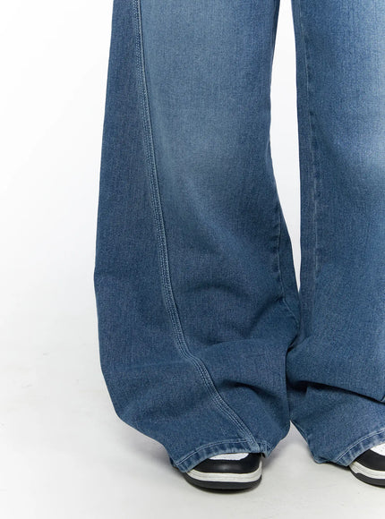 Suna Washed Wide Leg Jeans CU523 Blue close-up detail of hem and leg seam showing curved hem stitch and wide leg volume