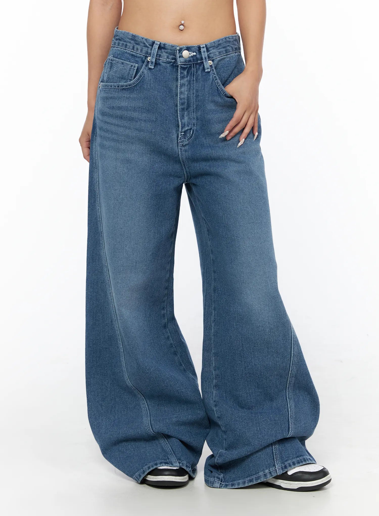 Suna Washed Wide Leg Jeans CU523 Blue front shot on model showing mid-rise fit front pockets and wide leg silhouette with sneakers