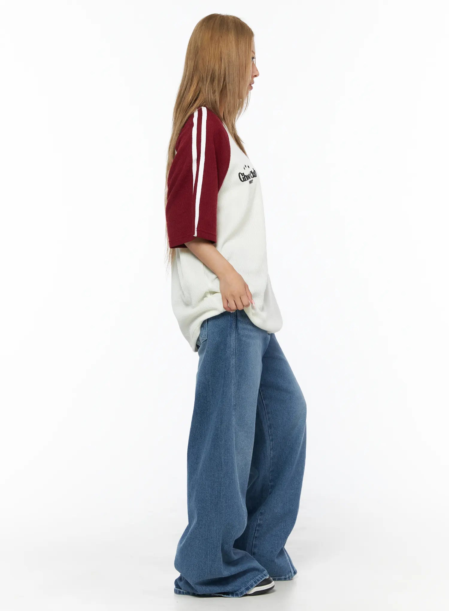Suna Washed Wide Leg Jeans CU523 Blue side full-length shot on model showing oversized wide leg silhouette and front seam detail