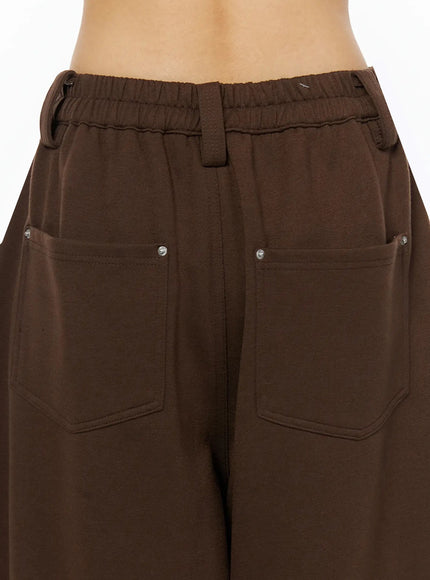 Tailored Wide Leg Sweatpants IL509 Brown close-up back detail of elastic waistband, belt loop tab, and dual patch pockets with silver rivet hardware