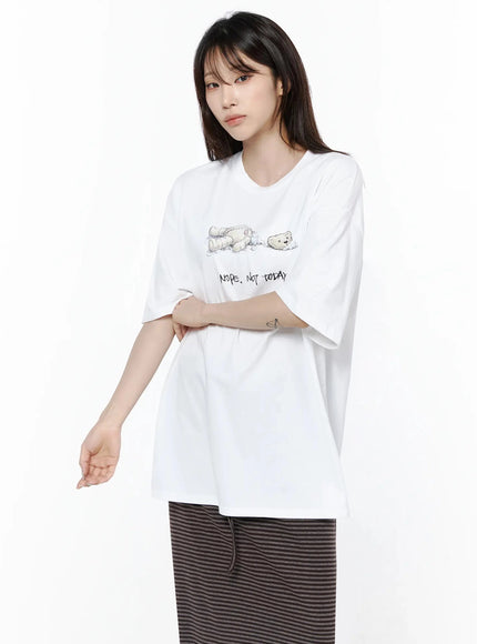 Teddy Graphic Oversize T-Shirt IL506 White three-quarter angle model arms crossed showing bear graphic print side slit hem and oversized fit