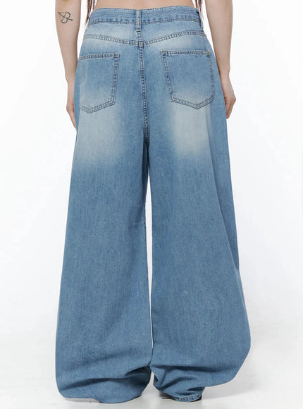 Teo Wide Leg Jeans IL506 Blue back shot on model, waist-to-thigh view showing two back pockets, center seam, and washed denim texture detail