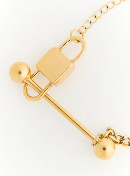 Titan Bar Bracelet IL522 Gold detail close-up of padlock charm and double ball bar pendant with gold curb chain connection