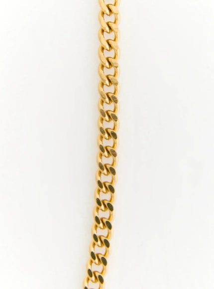 Titan Bar Necklace IL522 gold detail close-up of polished curb chain links texture on white background