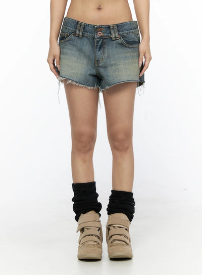 LEWKIN Two-Button Jean Shorts CL528 Blue size S front view on model standing straight frayed raw hem low-rise washed denim double button closure
