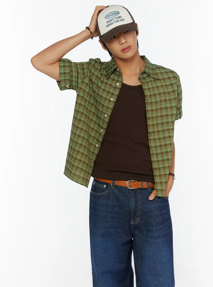 LEWKIN Two-Tone Graphic Cap IL515 Dark brown front model shot, male model wearing cap hand raised to brim, styled with green plaid shirt and blue jeans