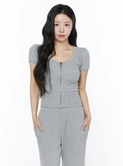 Two-Way Top & Sweatpants Set IU525 Gray front crop shot on model showing upper body, scoop neck zip-front ribbed top with puff sleeves