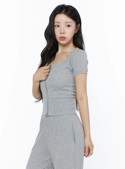 Two-Way Top & Sweatpants Set IU525 Gray side detail shot on model pulling zipper tab, showing puff sleeve and fitted ribbed top silhouette