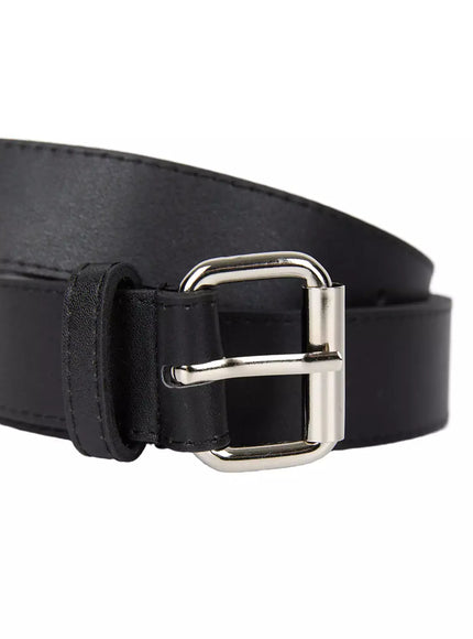 Unisex Square Belt IU524 Black close-up detail shot of silver square roller buckle and keeper loop against smooth black leather strap with stitched edges