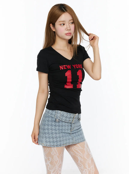 V-Neck Graphic Tee CL501 in Black, size S/M