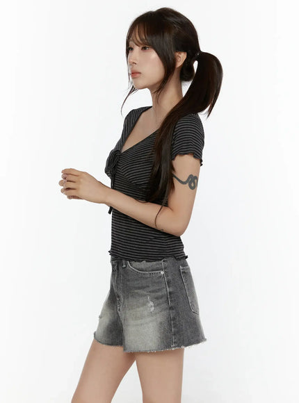 V-Neck Ribbon Striped Short Sleeve Tee CL507 Black side model shot size S/M showing slim silhouette lettuce hem waist and cap sleeve from profile angle