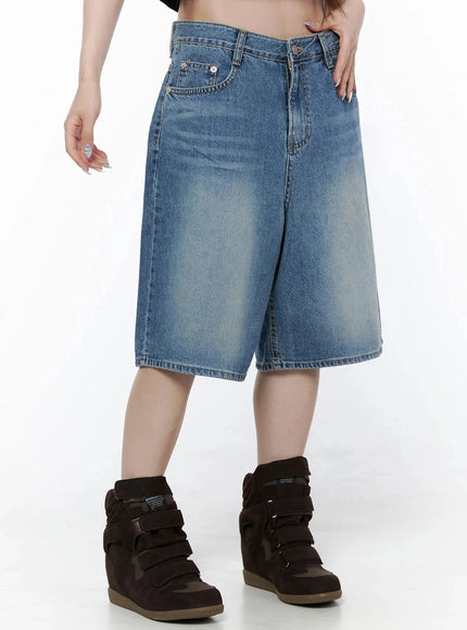Vintage Wash Jorts IL502 Blue side view close-up on model, highlighting wide-leg drape, back pocket stitching, leather label, and hem length