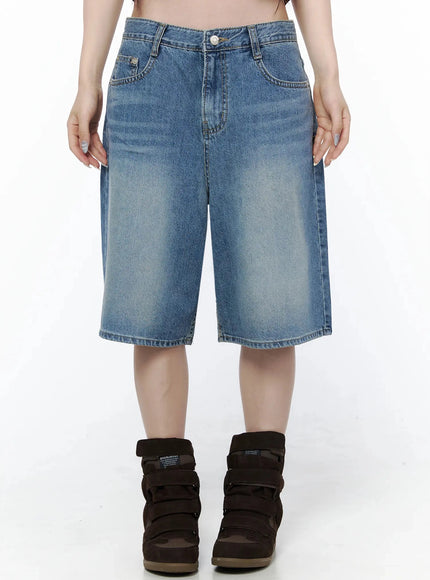 LEWKIN Vintage Wash Jorts IL502 Blue front view on model size S, wide-leg denim shorts with washed texture, paired with brown sneakers