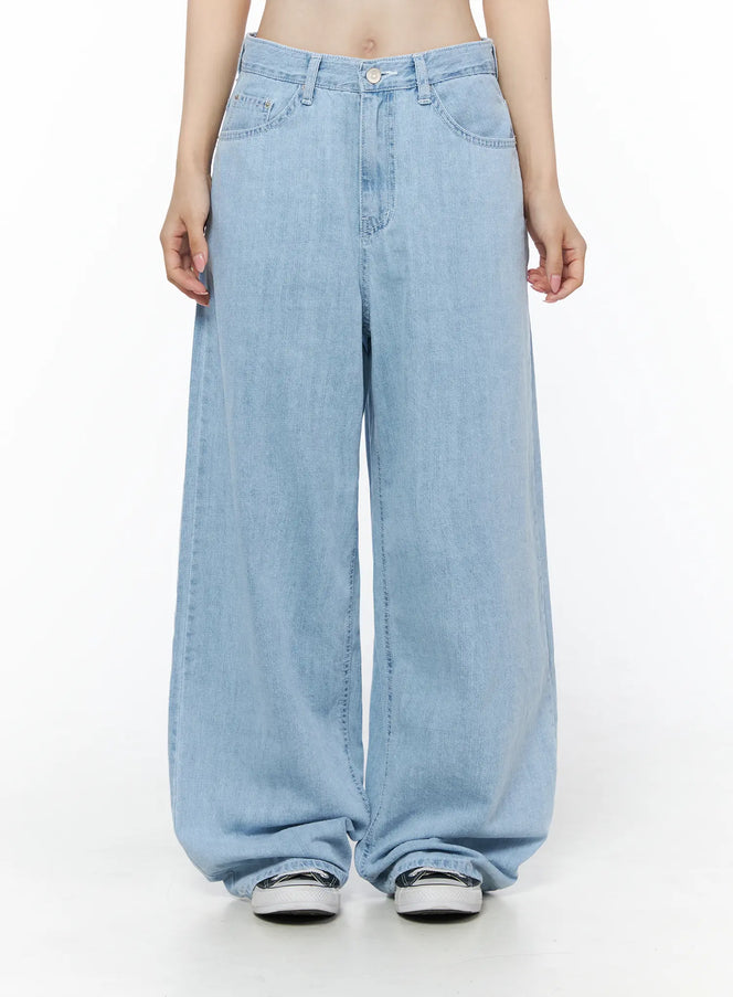 LEWKIN Viori Casual Wide-Leg Jeans IU525 Light blue front crop shot on model size S showing low-rise waistband, button closure, and ultra-wide denim leg hem pooling over sneakers