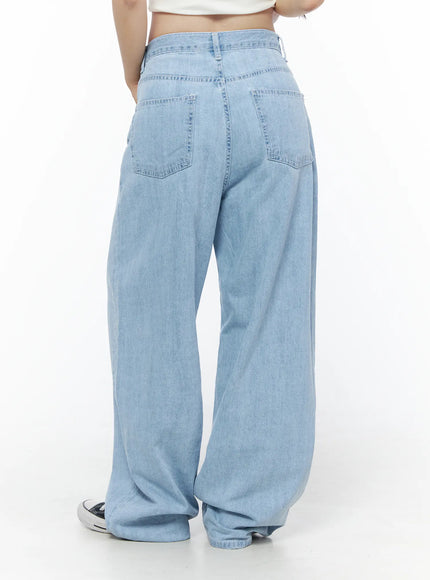 Viori Casual Wide-Leg Jeans IU525 Light blue back shot on model showing dual patch back pockets, center seam, and wide-leg hem pooling over white Converse sneakers