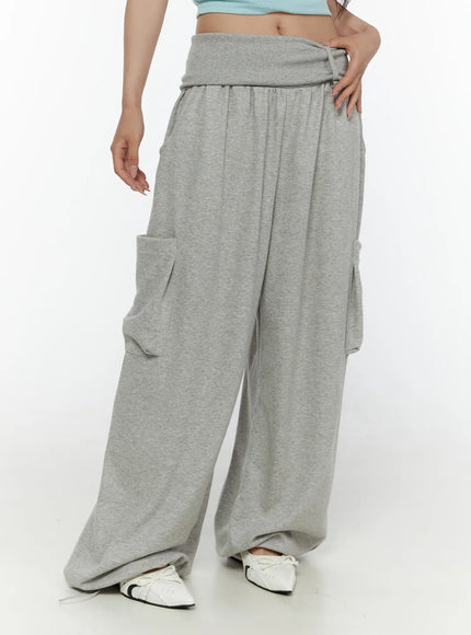 Wide Leg Sweatpants CL508 gray front three-quarter shot on model showing fold-over waistband bilateral cargo pockets and wide-leg cotton fleece