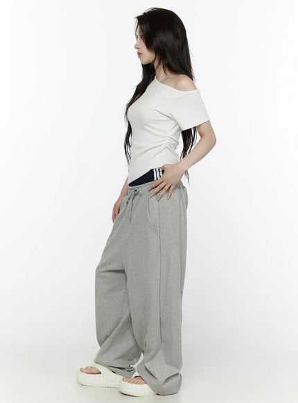 Wide Leg Sweatpants IL522 Gray side full-body shot on model with white off-shoulder top, hand on hip, navy double waistband visible, wide-leg silhouette