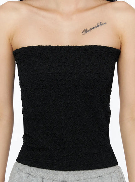Wrinkle Textured Tube Top IL516 Black close-up front shot on model showing crinkle textured fabric detail and strapless neckline