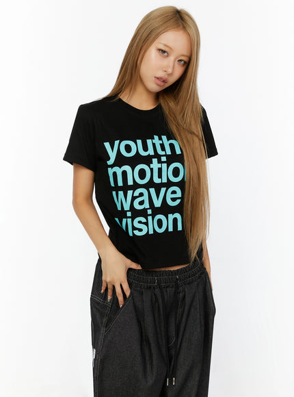Youth Graphic Short Sleeve Tee IL524 in Black, size S/M
