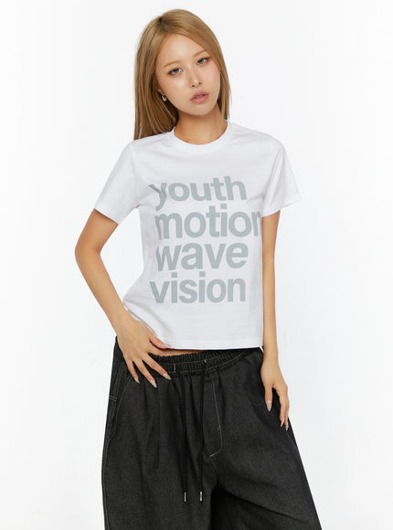 Youth Graphic Short Sleeve Tee IL524 in White, size S/M
