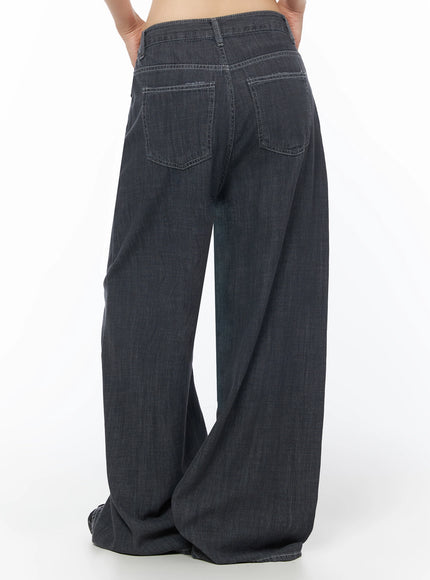 Zena Summer Baggy Jeans IU525 Black back waist-to-hip shot on model showing dual back patch pockets, center seam, and belt loops