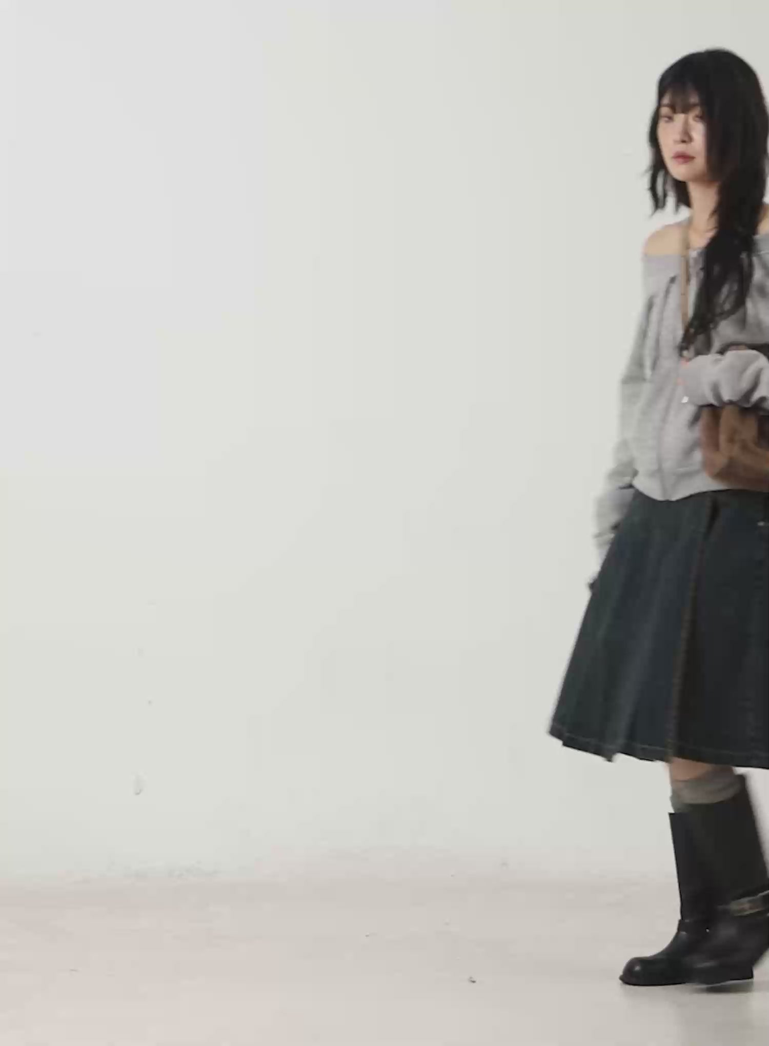 Off-Shoulder Zip-Up Sweatshirt CN528