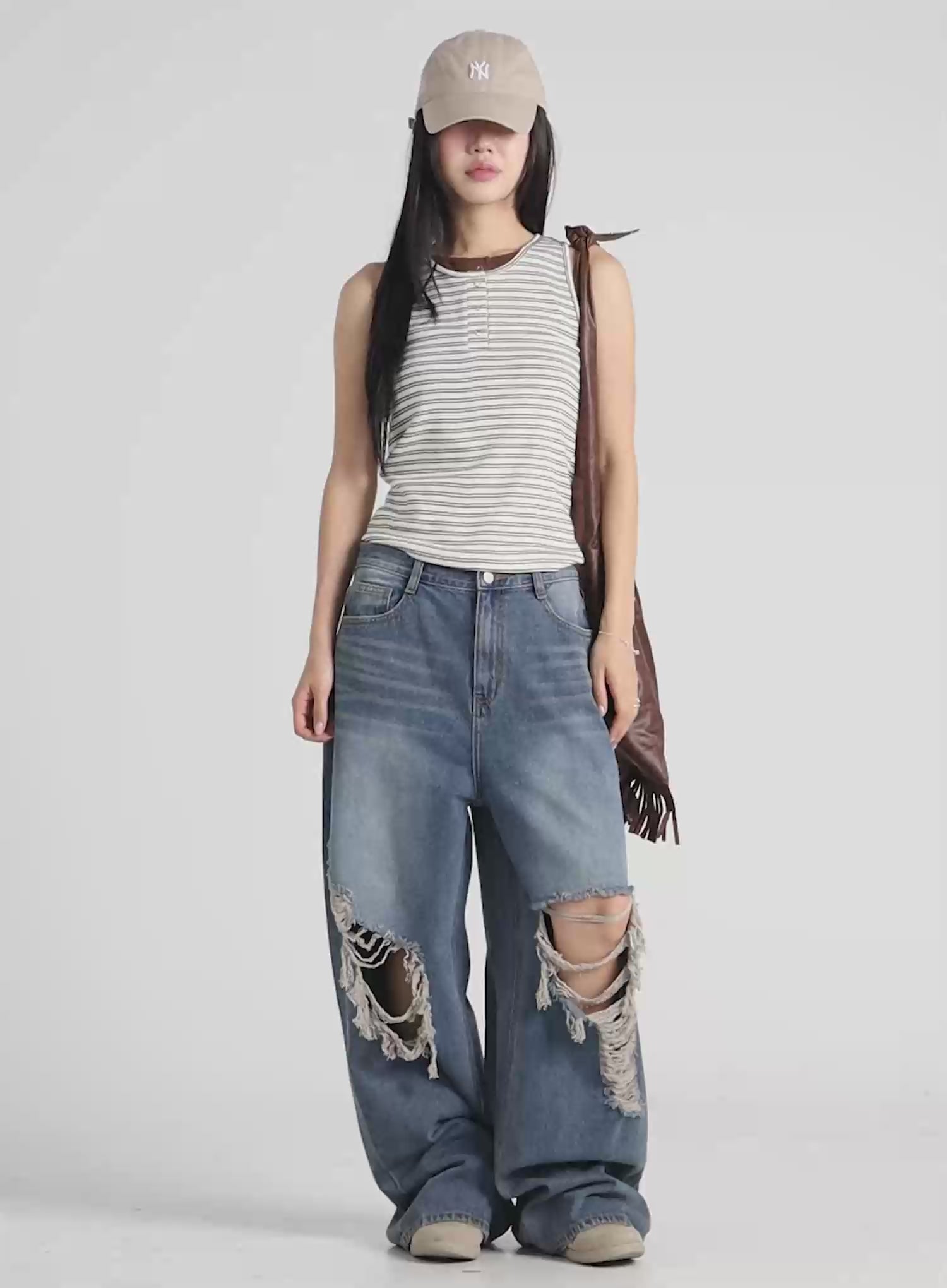 Mika Distressed Wide Leg Jeans CU512