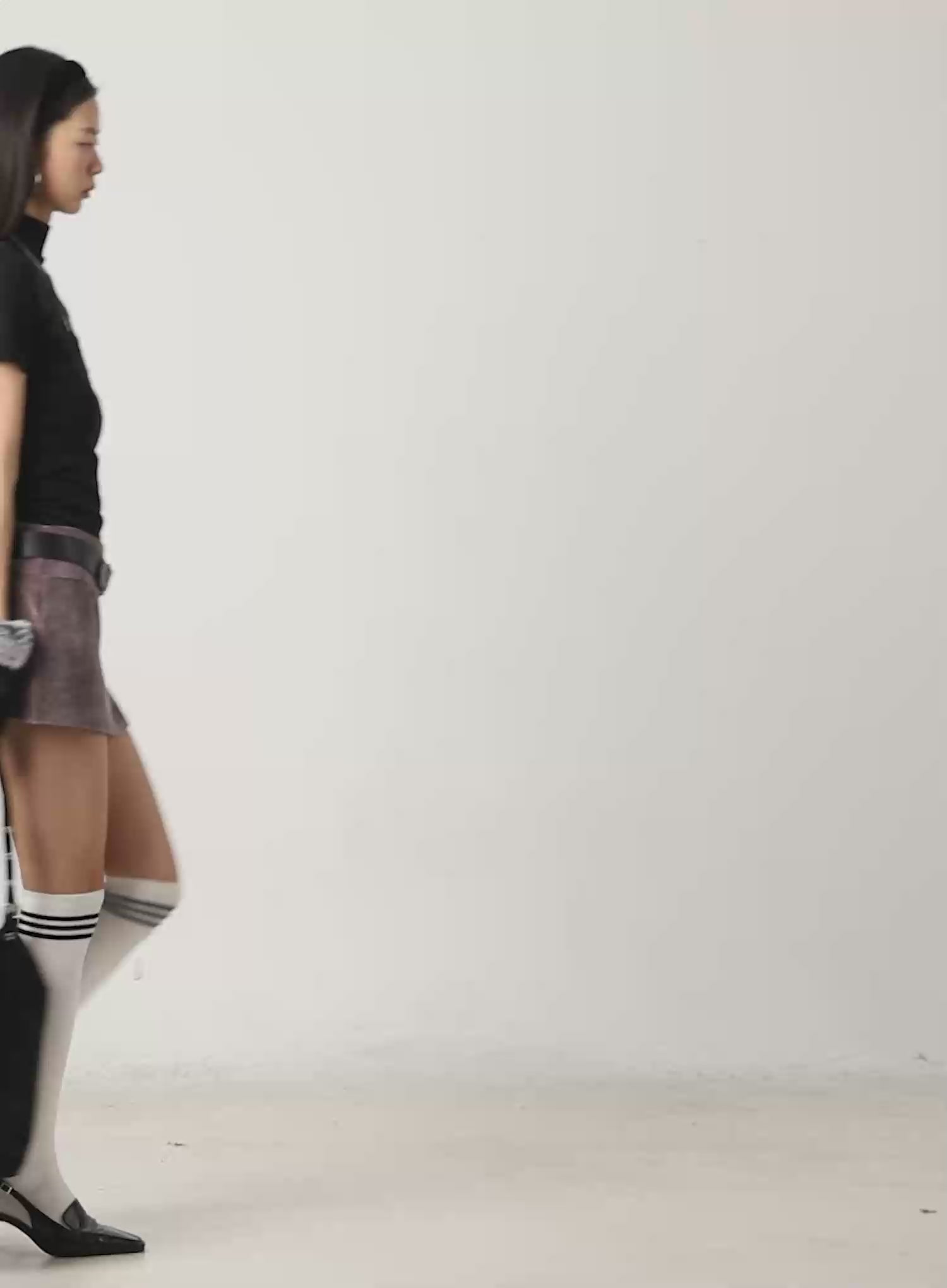 Velvet Low-Rise Mini Skirt IJ502