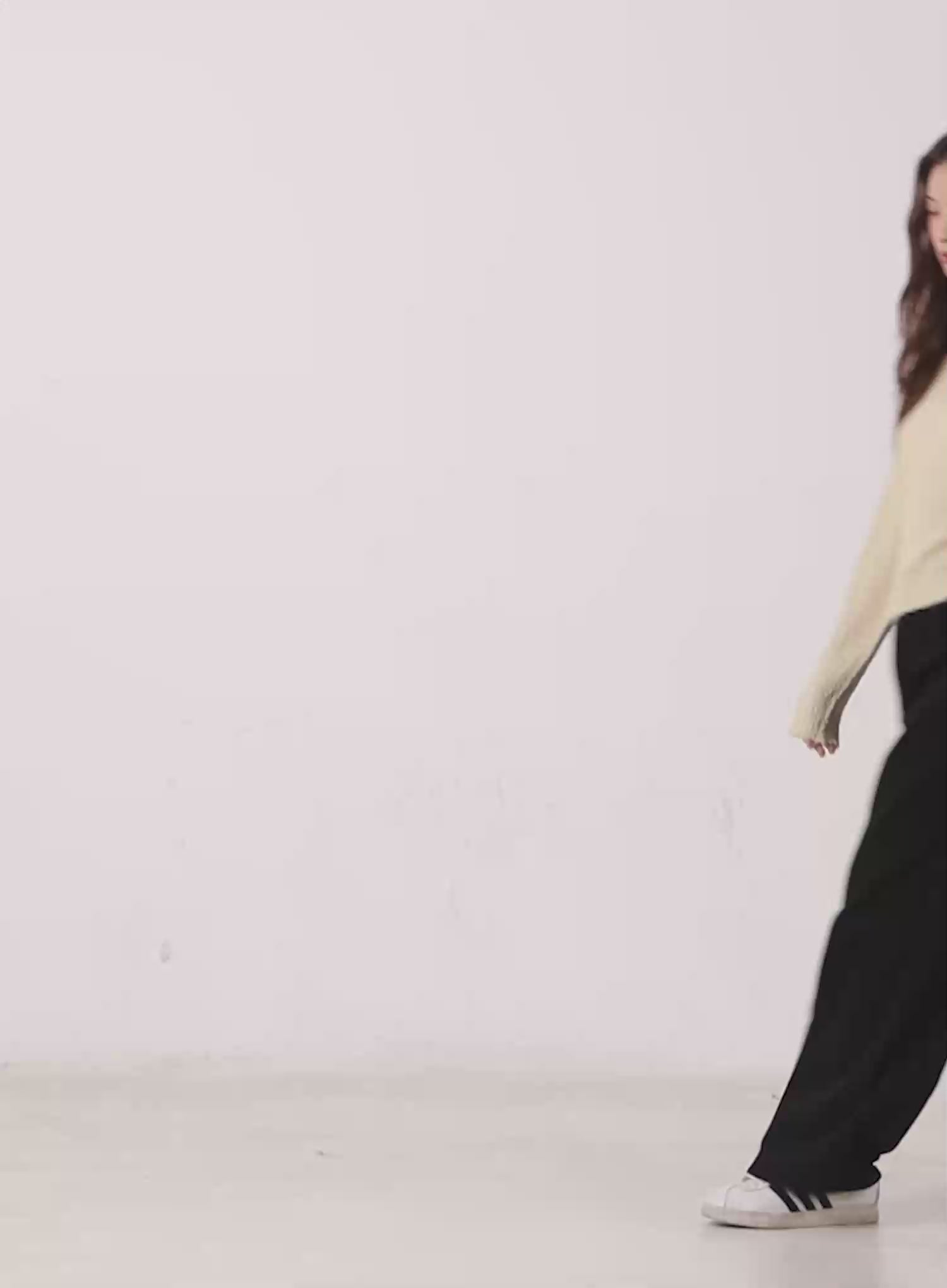 Loose-Fit V-Neck Knit Sweater CG521