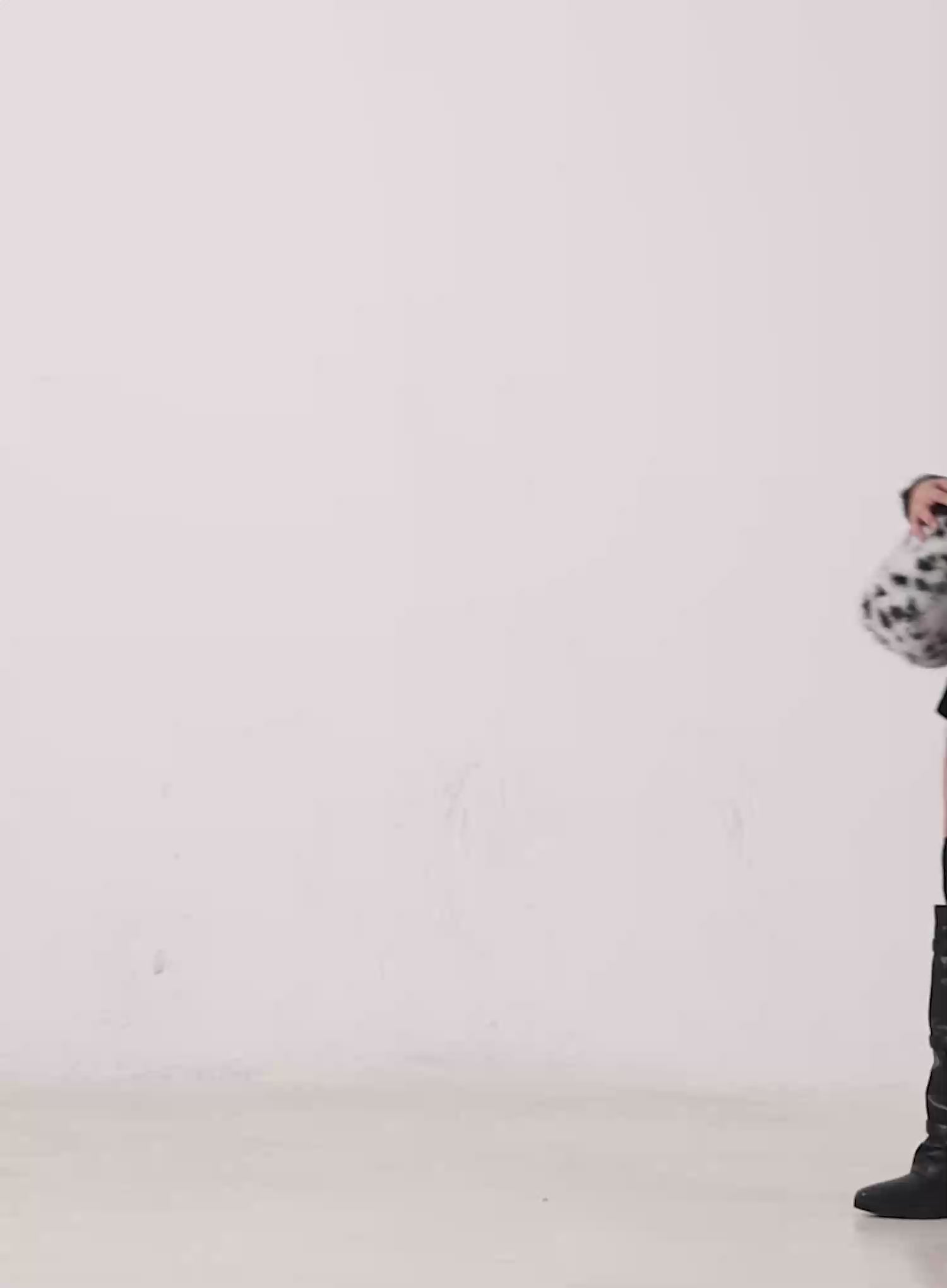 Chunky Cable Knit V-Neck Sweater IO527