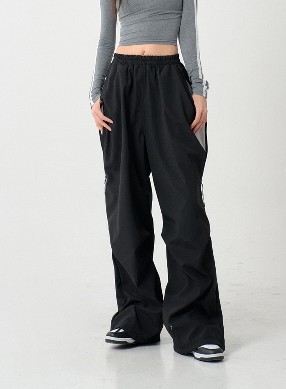 Unique Side Zipper Detailing Wide Bending Pants IS07 - K-Pop style | LEWKIN